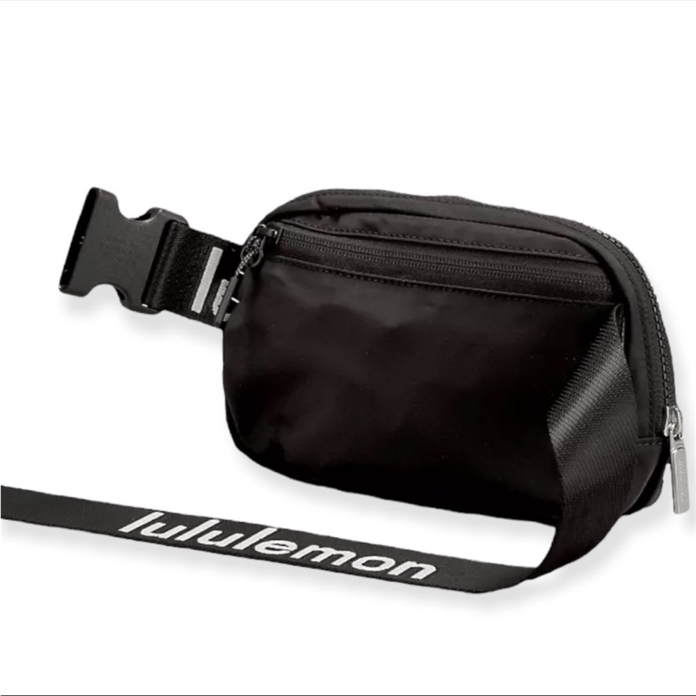 NWT LULULEMON EVERYWHERE BELT BAG WORDMARK - Picture 4 of 5
